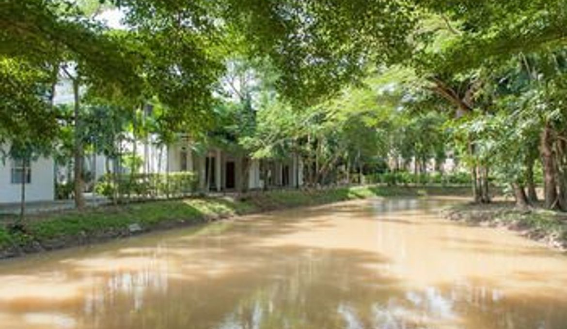 Chaofa West On The Pond