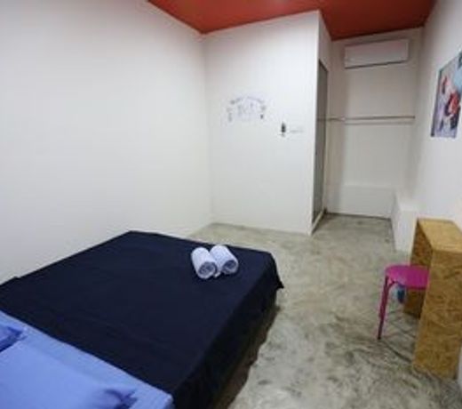 Noisy Room