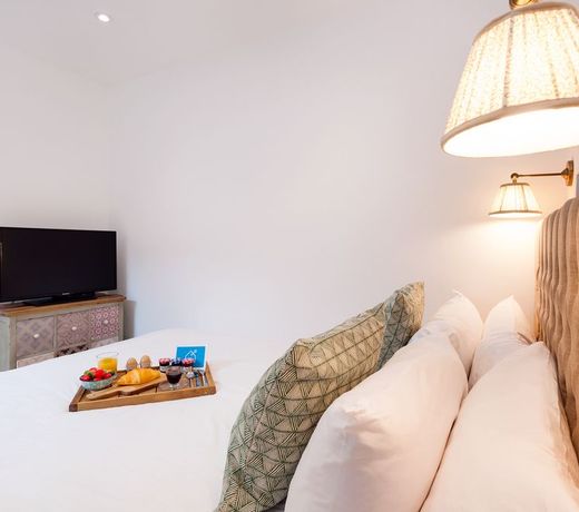 The Lillie Road Residence