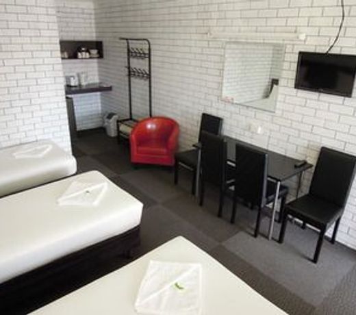 Jackaroo Apartments