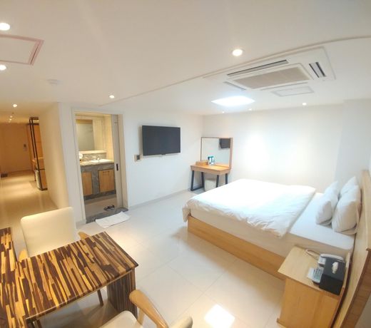 I.Y Hotel