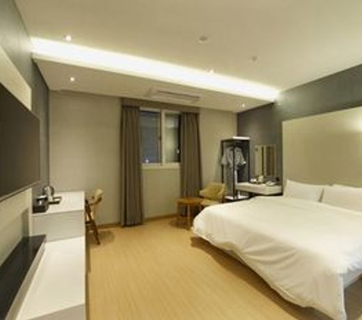Hotel B