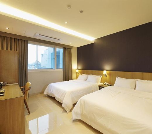 Hotel B