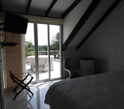Lili House
