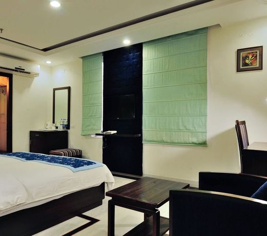 Hotel Ocean by OYO Rooms
