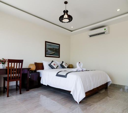 The Moon River Homestay & Villa