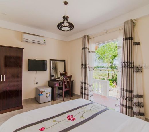 The Moon River Homestay & Villa