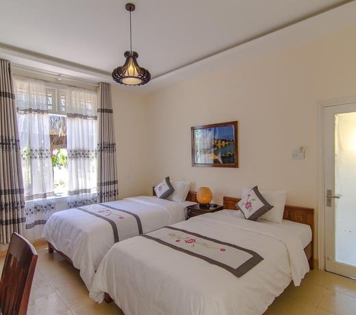 The Moon River Homestay & Villa