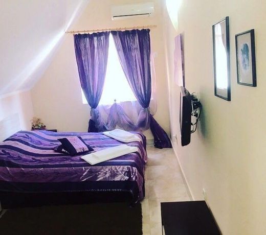 Venis House