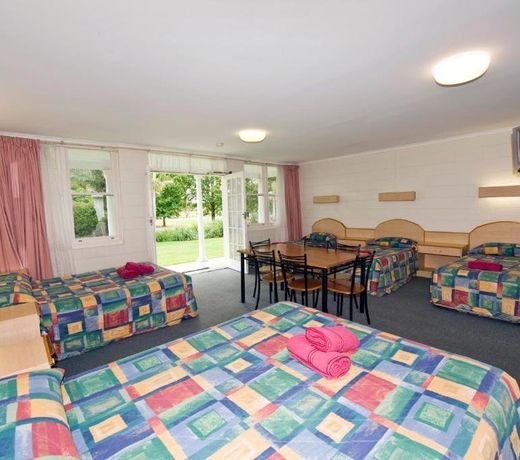 Colonial Court Motor Inn