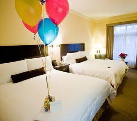 West Inn & Suites