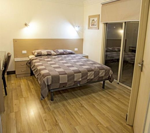 Cattrall Park Motel