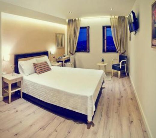 Arktos Hotel