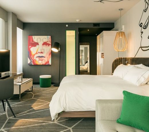 Renaissance Montreal Downtown Hotel
