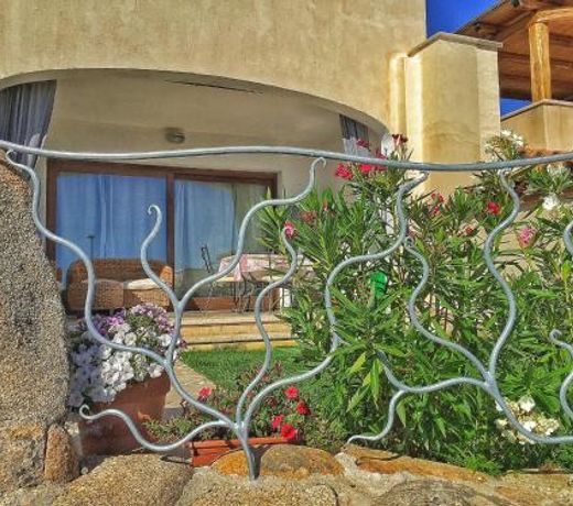 Le Maree Apartments