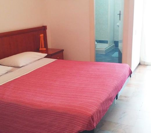 Hotel Caravan