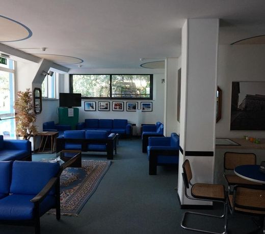 Hotel Caravan