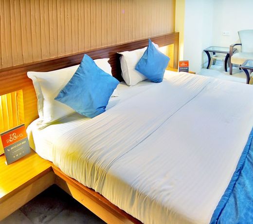 ZO Rooms Sayajigunj Kalaghoda Circle