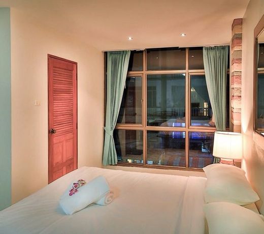 Avenue Beach Hotel