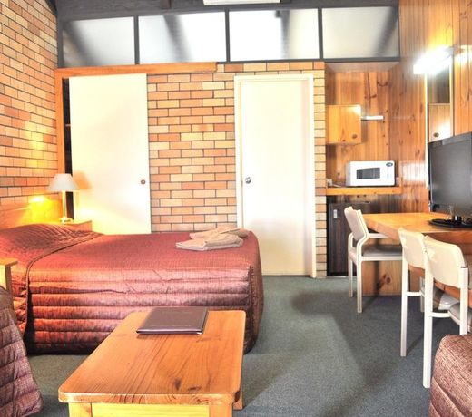 All Travellers Motor Inn