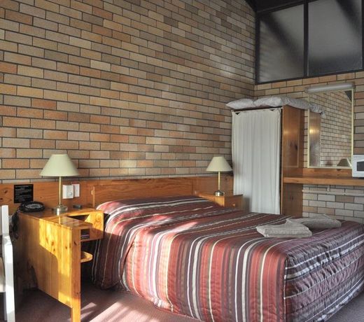 All Travellers Motor Inn