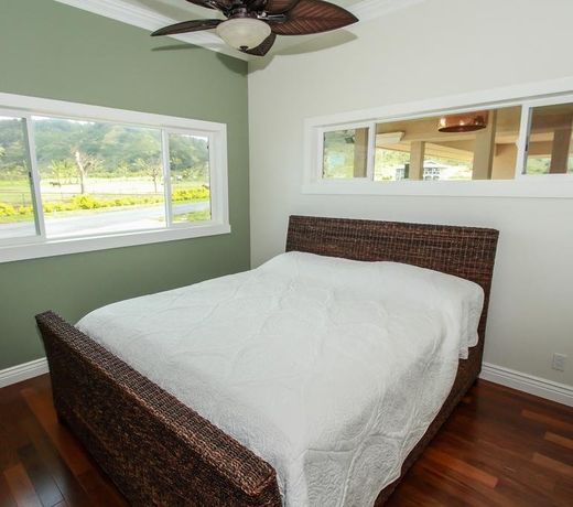 North Shore Country Villa
