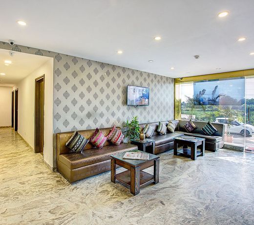 OYO 3712 Chandigarh Grand