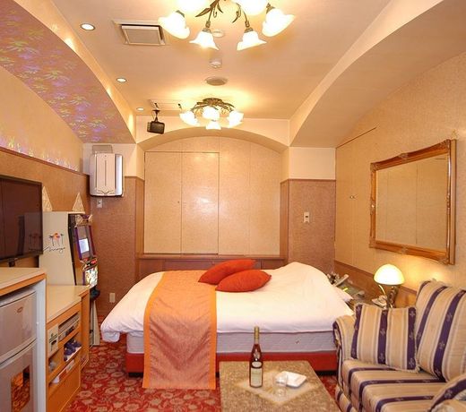 HOTEL FINE - INTO THE PREMlUM -