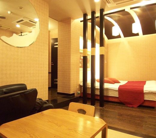 HOTEL FINE - INTO THE PREMlUM -