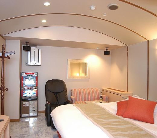 HOTEL FINE - INTO THE PREMlUM -