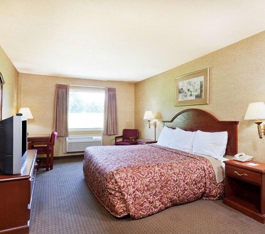 Days Inn & Suites by Wyndham Wynne