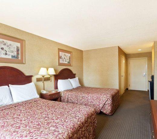 Days Inn & Suites by Wyndham Wynne