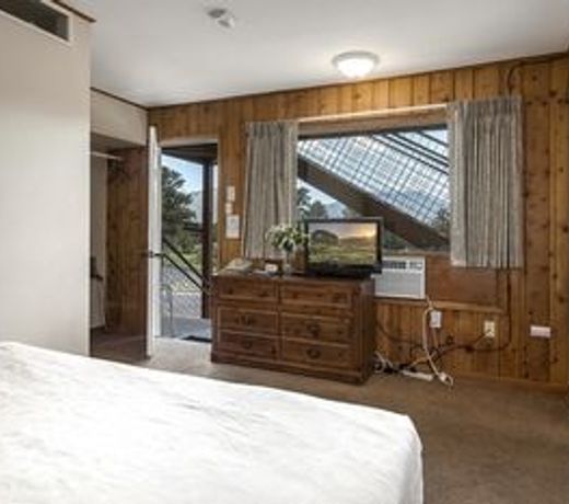 Coyote Mountain Lodge