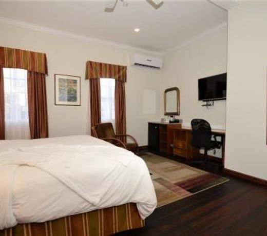 Cara Lodge Hotel