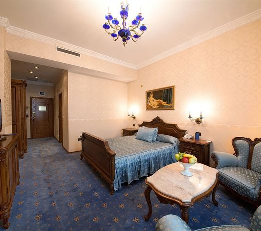 Grand Hotel London