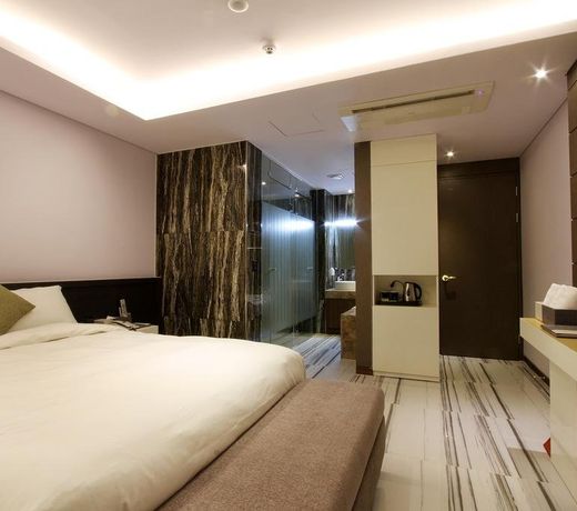 Royal Prime Hotel
