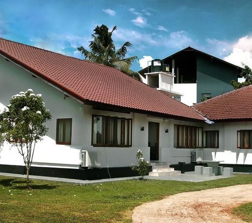 Acquabey Surf Villa