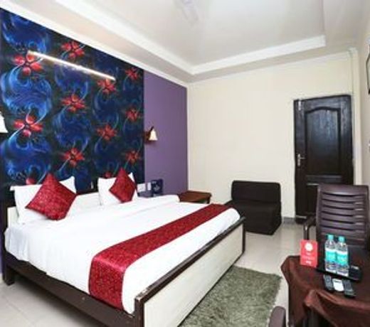 OYO 12784 Hotel Roomers