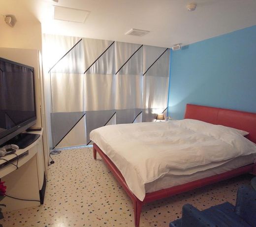 V Hotel (Adult Only)