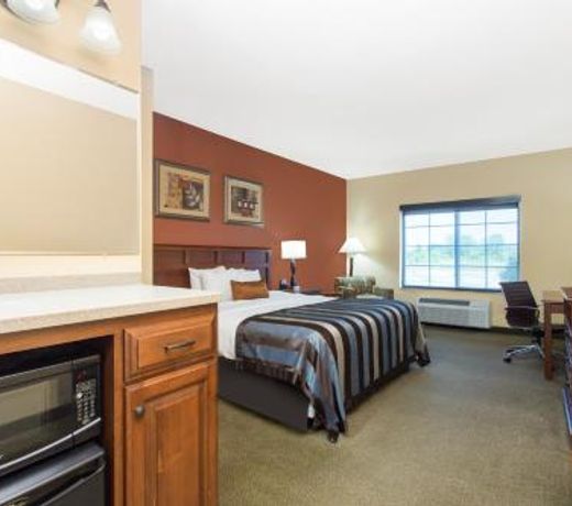 Best Western Plus Appleton Airport Mall Hotel