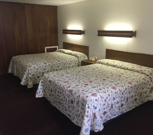 Red Carpet Inn North East