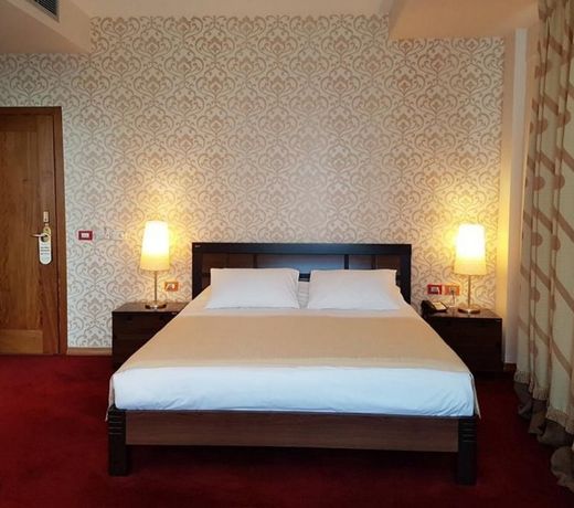 Aragosta Hotel & Restaurant