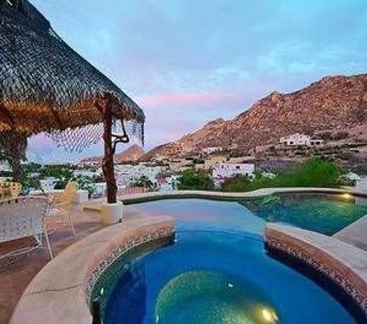VILLA SERRANA