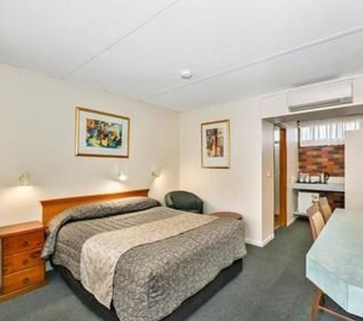 Cedar Lodge Motel