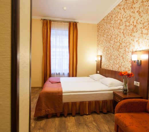 Dynasty Hotel