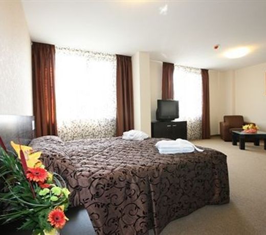 Hotel ZOO Sofia - Secured Paid Parking
