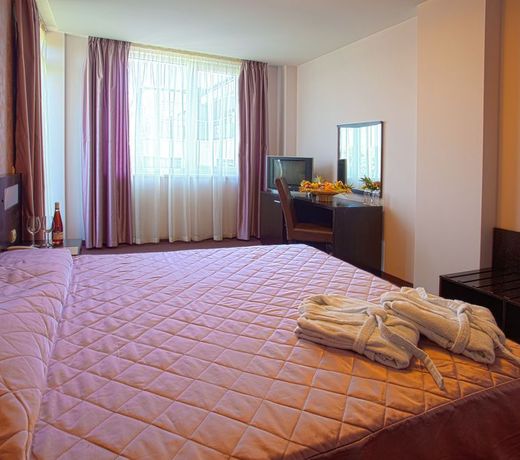 Hotel ZOO Sofia - Secured Paid Parking