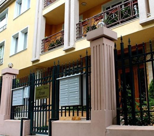 IZTOK APARTHOTEL
