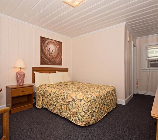 Dolphin Oceanfront Motel - Nags Head