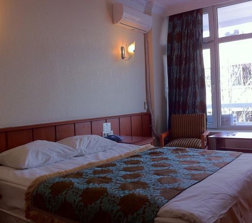 Eyna Hotel